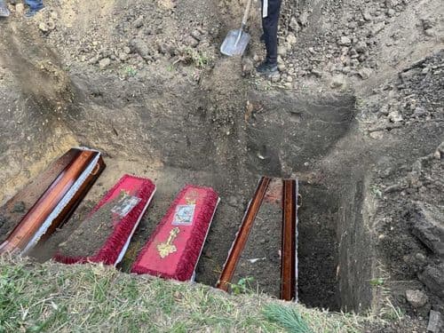 На Сумщині попрощались з родиною Лєсніченків яку вбив російський безпілотник