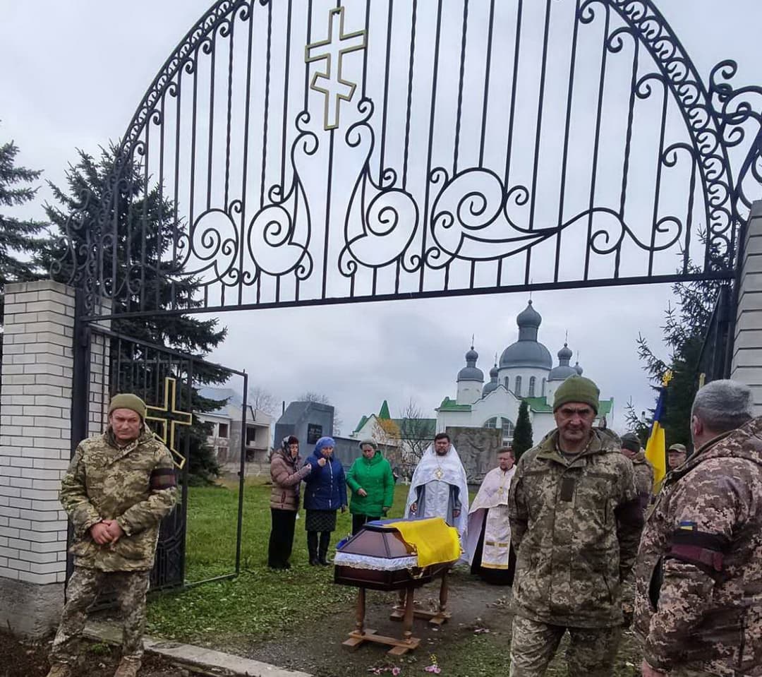 Мріяв з родиною облаштувати побут у новій квартирі: на Віннччині попрощались з військовим