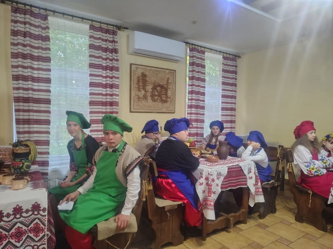"Смак без бар'єрів": на Вінниччині діти із інвалідністю навчились готувати українські страви