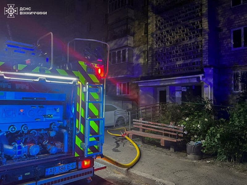  У Вінниці під час пожежі надзвичайники врятували людину