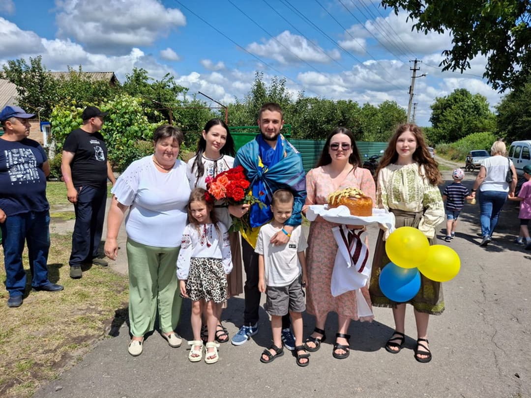 «Мріяв про цей день три роки і два місяці»: зворушлива зустріч морпіха із Вінниччини 