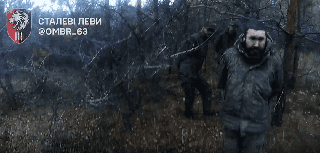 American soldier and his comrades captured four Russian invaders