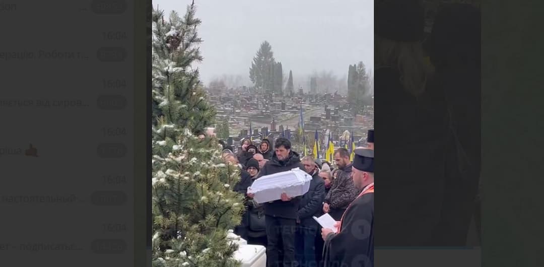 У Тернополі чоловік колихає труну зі своїм 1-річним та прощається із родиною