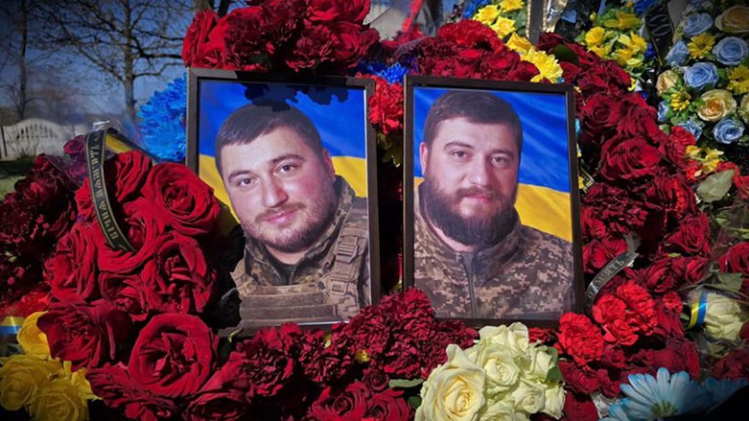 Двоє братів загинули разом, а третій воює: на Житомирщині мати поховала двох синів