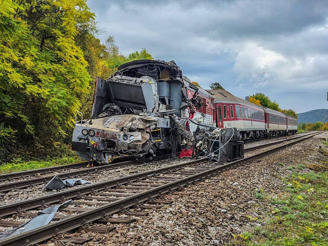 У Словаччині після зіткнення експрес-поїзда, семеро людей досі перебуває у критичному стані