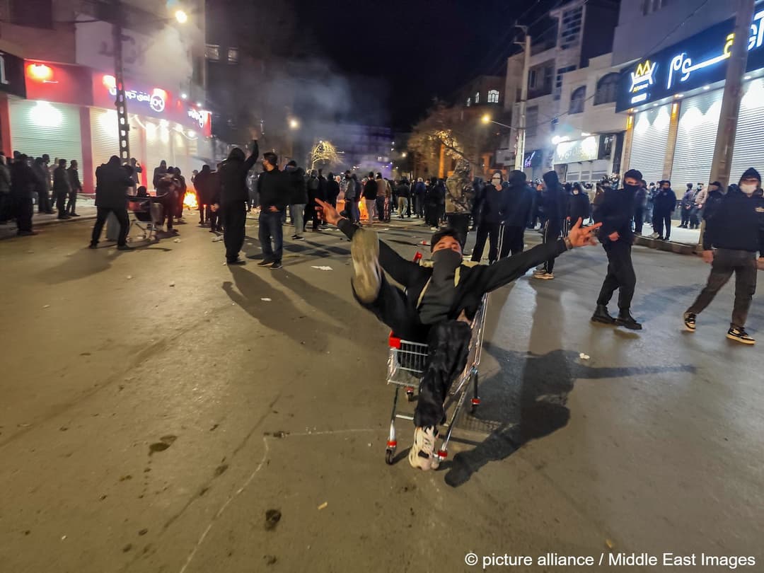 В Ірані тривають антиурядові протести: загинуло 45 протестувальників