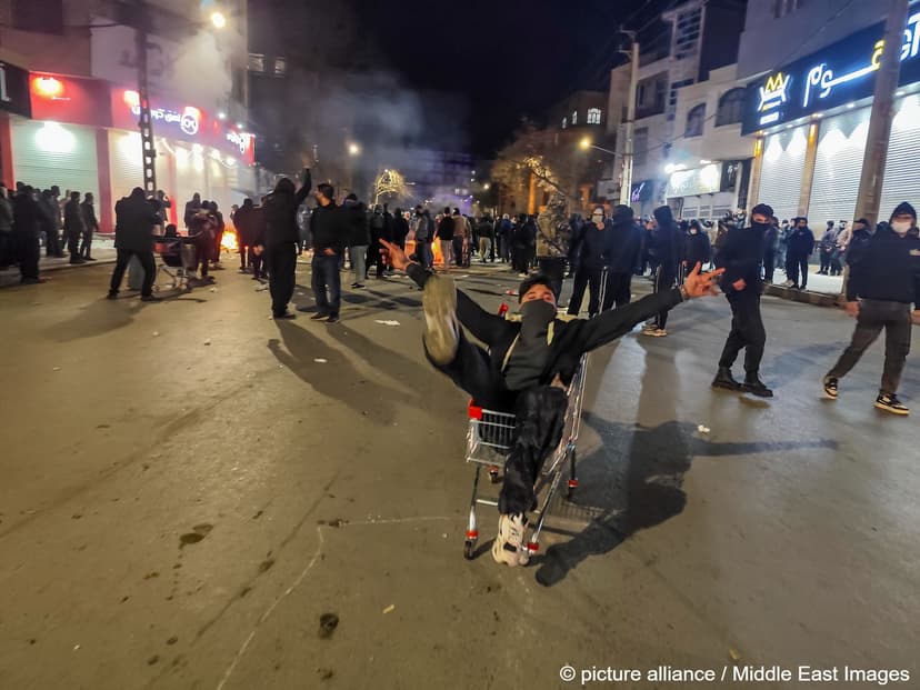 В Ірані тривають антиурядові протести: загинуло 45 протестувальників