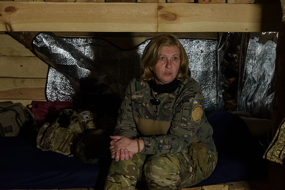 American soldier and his comrades captured four Russian invaders