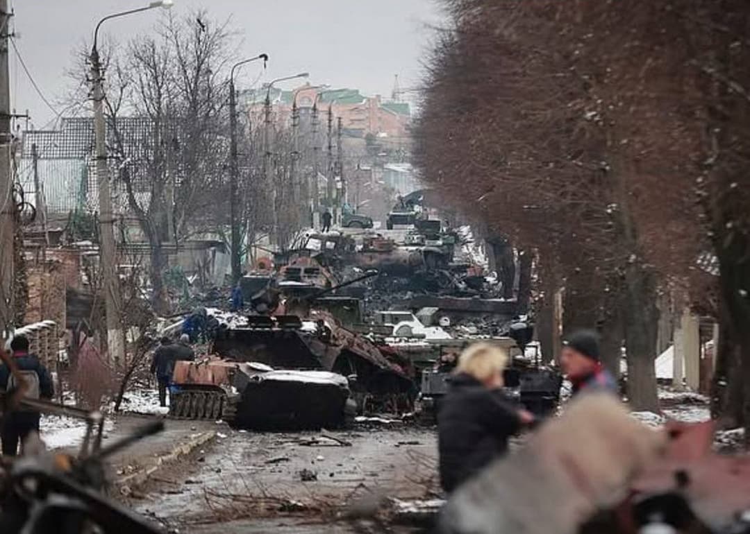 Посадовці на відбудові Бучі "нагріли руки" на понад 4 мільйони