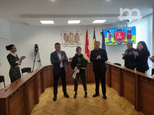 З 6 років виховувалась у прийомній родині: історія студентки Каріни, яку відзначили у Вінниці